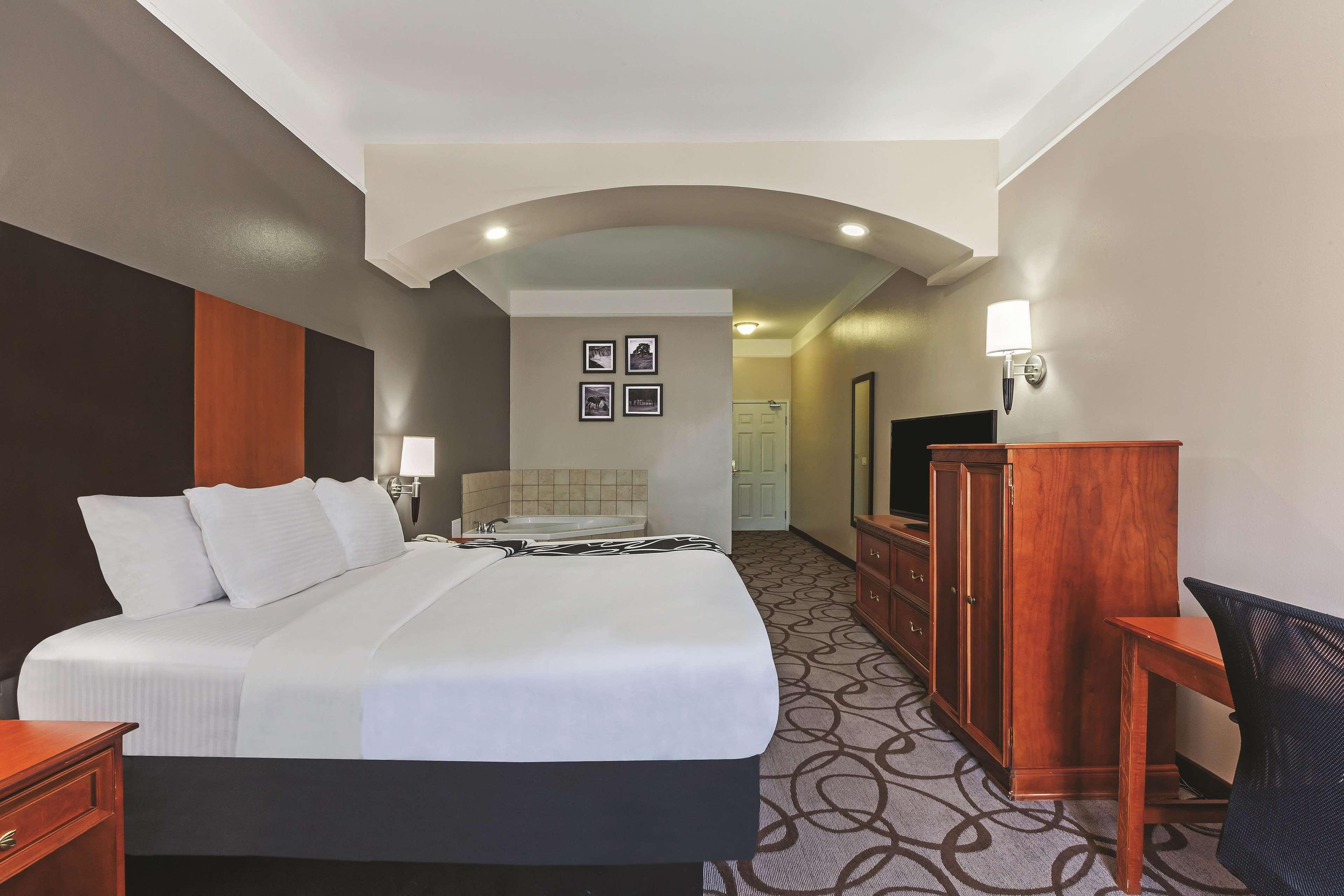 La Quinta By Wyndham Granbury Hotel Екстериор снимка