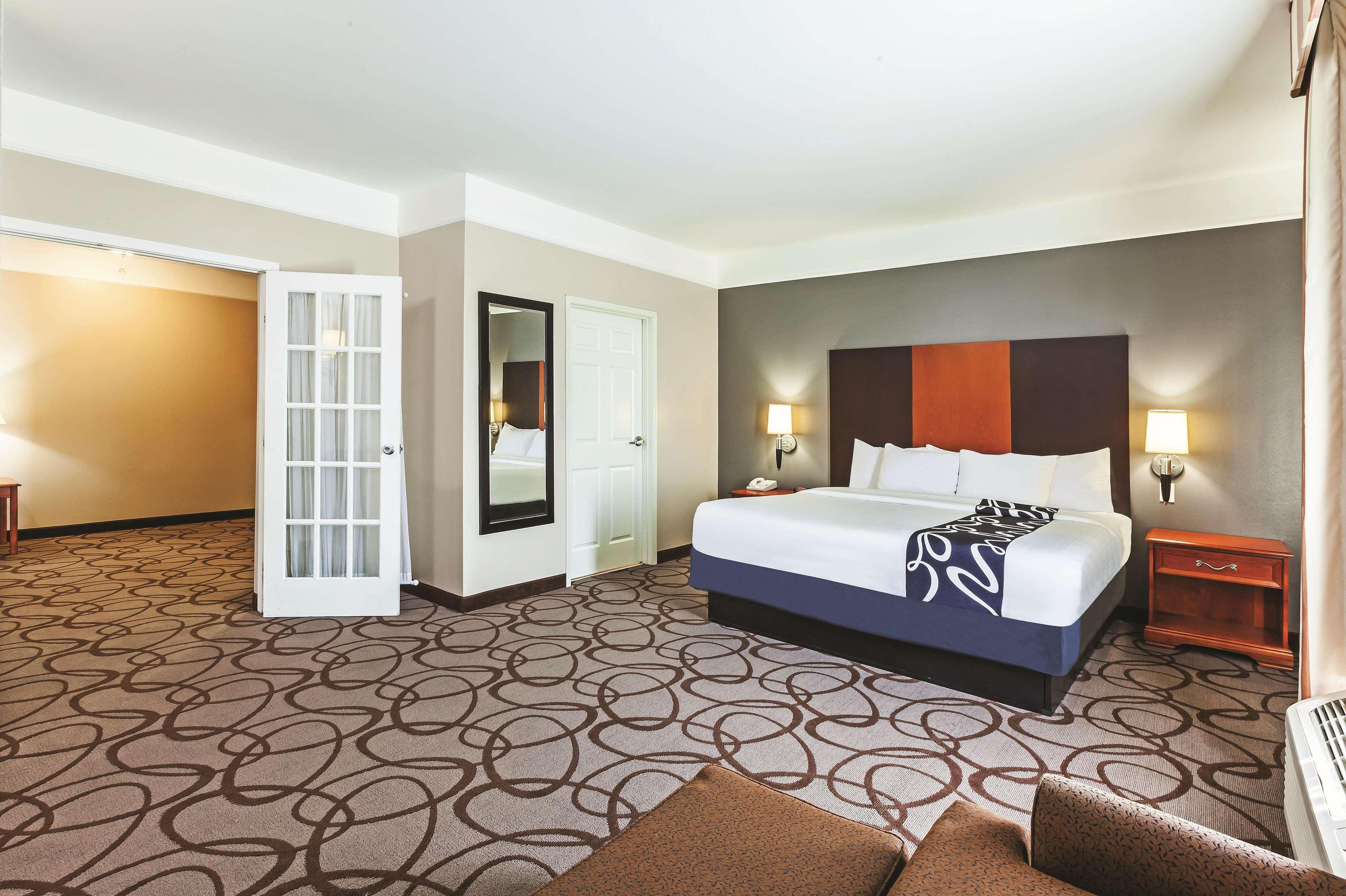 La Quinta By Wyndham Granbury Hotel Екстериор снимка