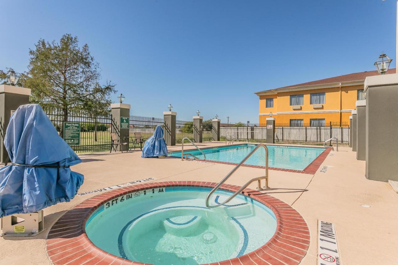 La Quinta By Wyndham Granbury Hotel Екстериор снимка