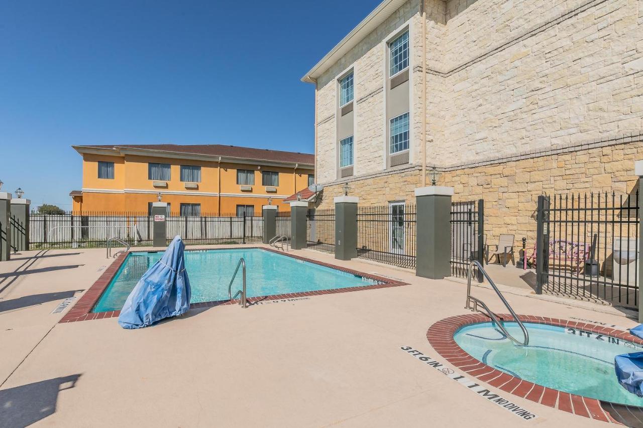 La Quinta By Wyndham Granbury Hotel Екстериор снимка